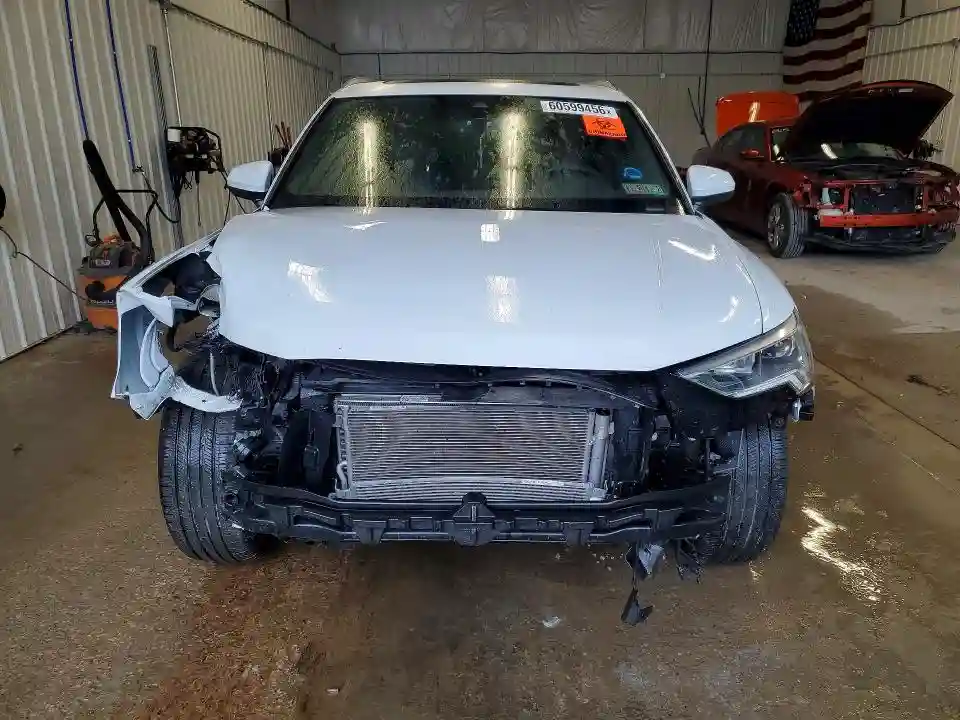 WA1EECF36R1047304 2024 AUDI Q3-4