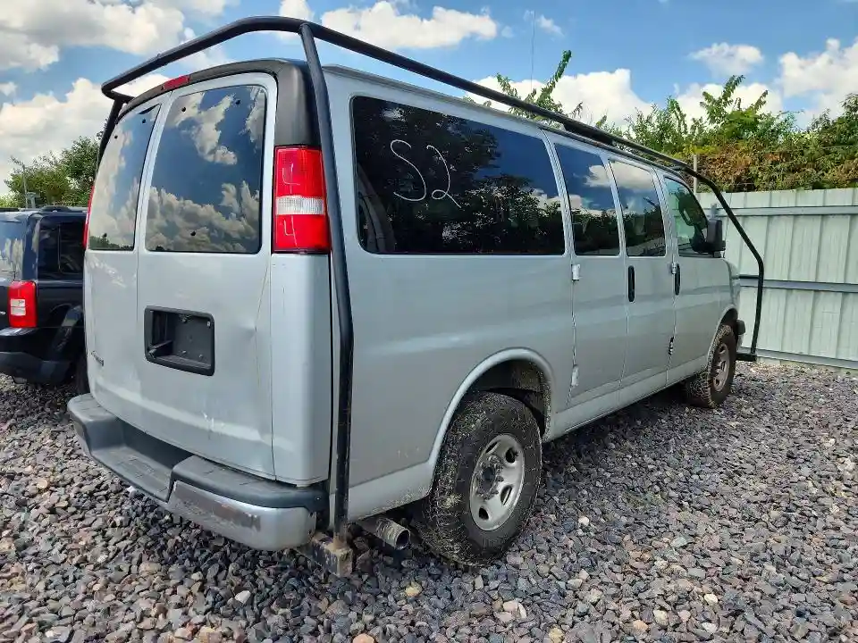 1GAWGFFP9N1185706 2022 CHEVROLET EXPRESS-2