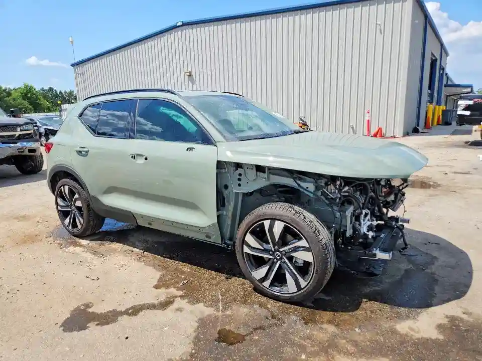 YV4L12UC6S2605977 2025 VOLVO XC40-3