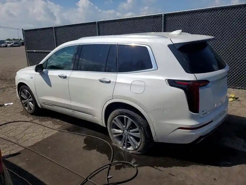 1GYKPDRS7NZ114056 2022 CADILLAC XT6-1