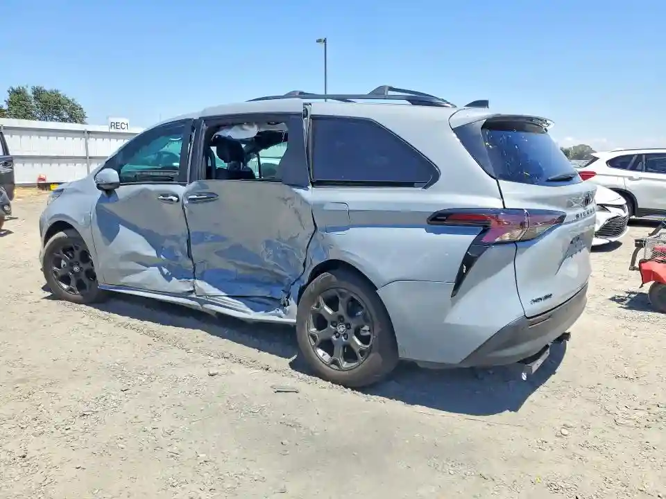 5TDCSKFC4SS173640 2025 TOYOTA SIENNA-1