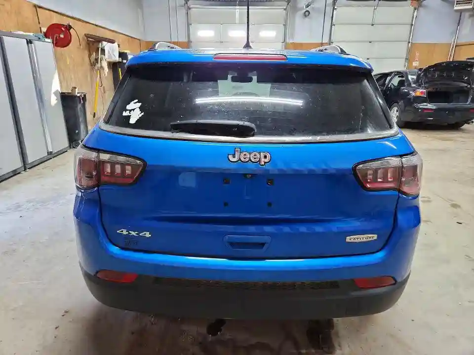 3C4NJDBBXJT454799 2018 JEEP COMPASS-5