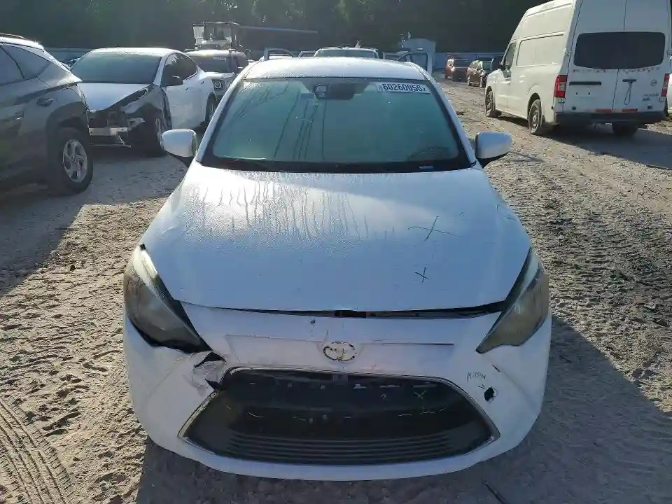 3MYDLBYV7HY187549 2017 TOYOTA YARIS-4