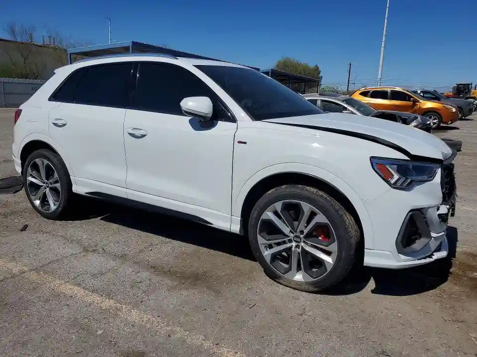 WA1EECF31K1074836 2019 AUDI Q3-3