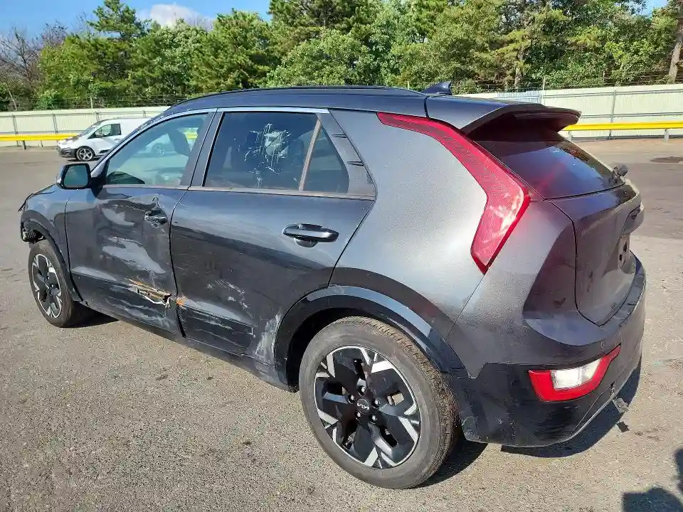 KNDCR3L11P5045972 2023 KIA NIRO-1