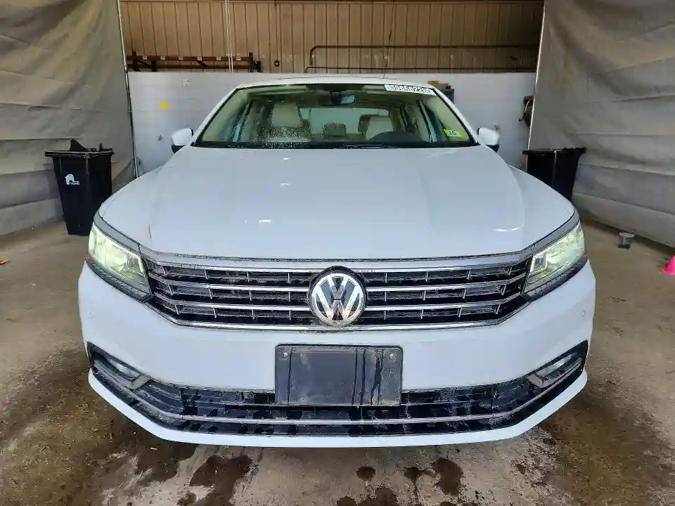 1VWGT7A35HC009372 2017 VOLKSWAGEN PASSAT-4