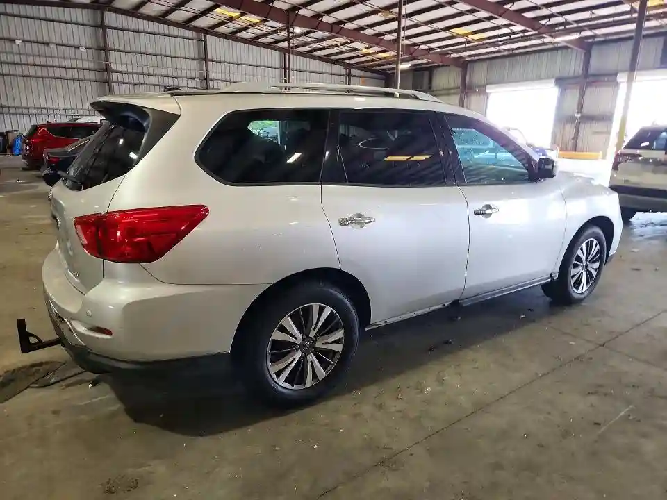 5N1DR2MN2HC677775 2017 NISSAN PATHFINDER-2