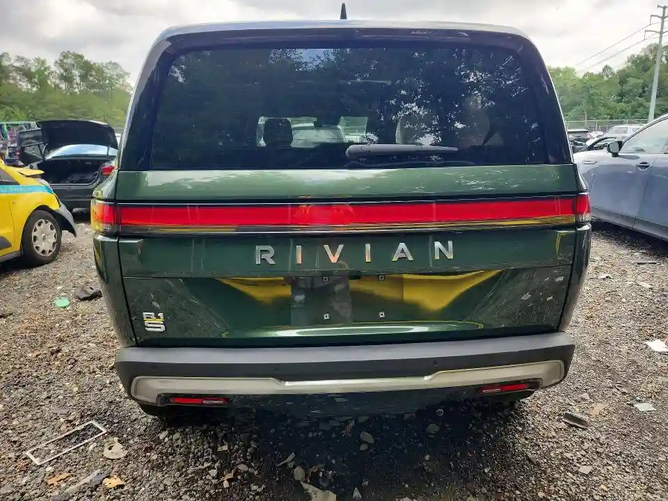 7PDSGABA4PN017440 2023 RIVIAN RIS-5