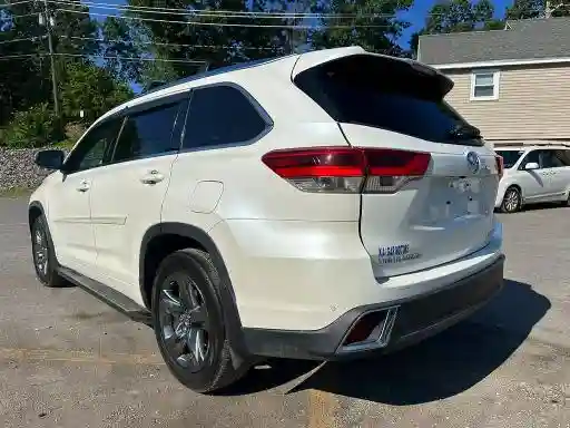 5TDDZRFH9JS890764 2018 TOYOTA HIGHLANDER-1