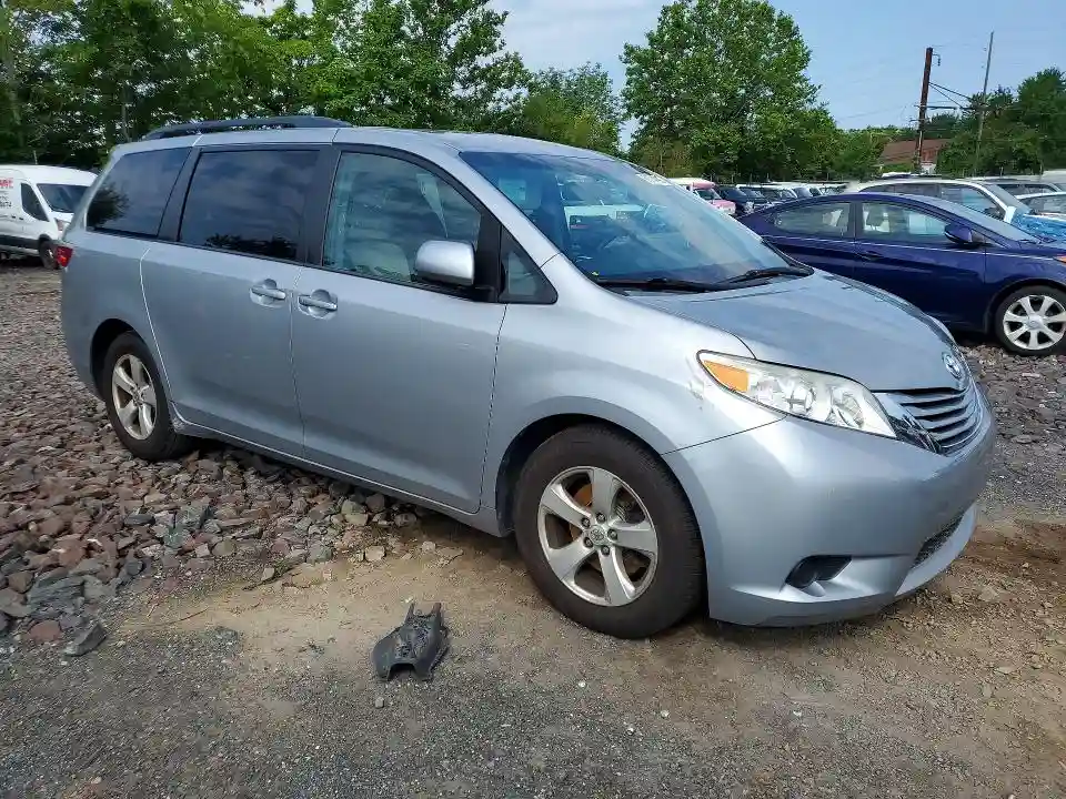 5TDKK3DC9FS670631 2015 TOYOTA SIENNA-3