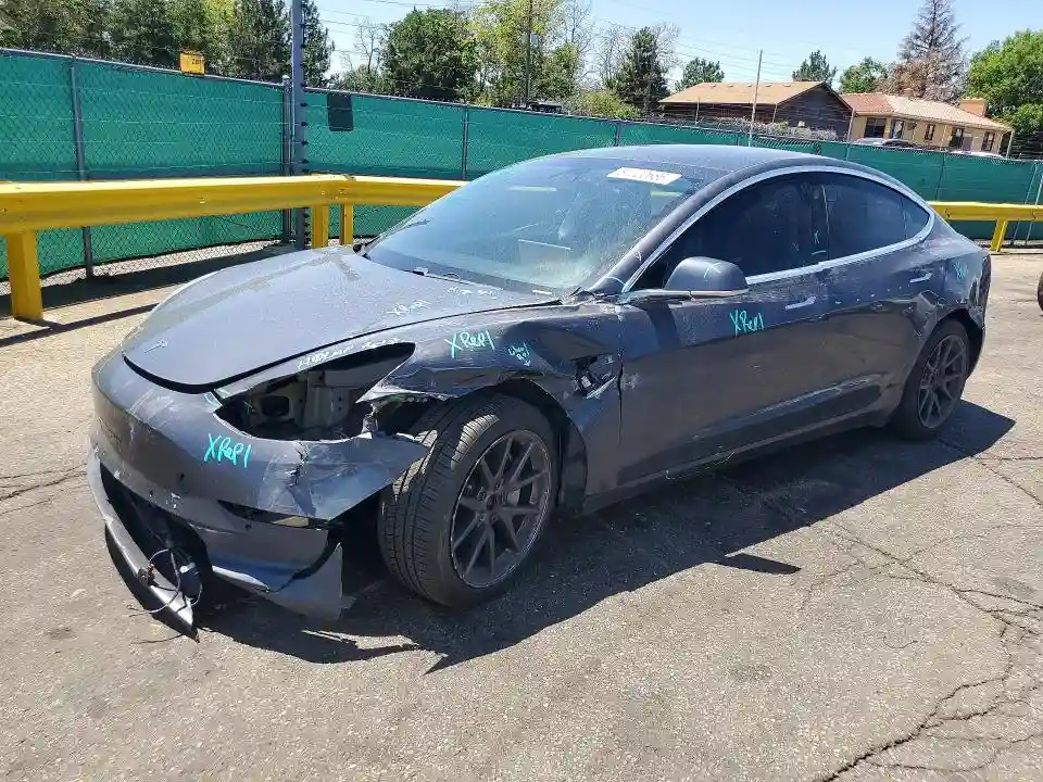 5YJ3E1EB0JF066081 2018 TESLA MODEL 3-0