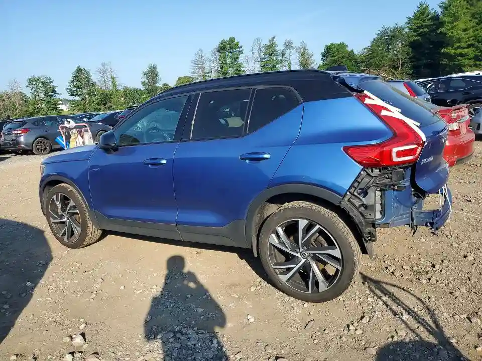 YV4162UM3L2217057 2020 VOLVO XC40-1