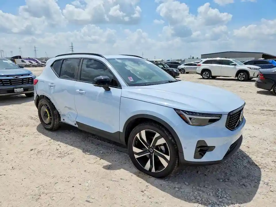 YV4L12UC5S2537901 2025 VOLVO XC40 PLUS-3