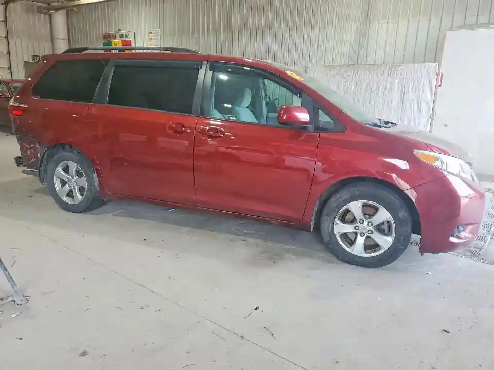 5TDKZ3DC7HS776722 2017 TOYOTA SIENNA-3