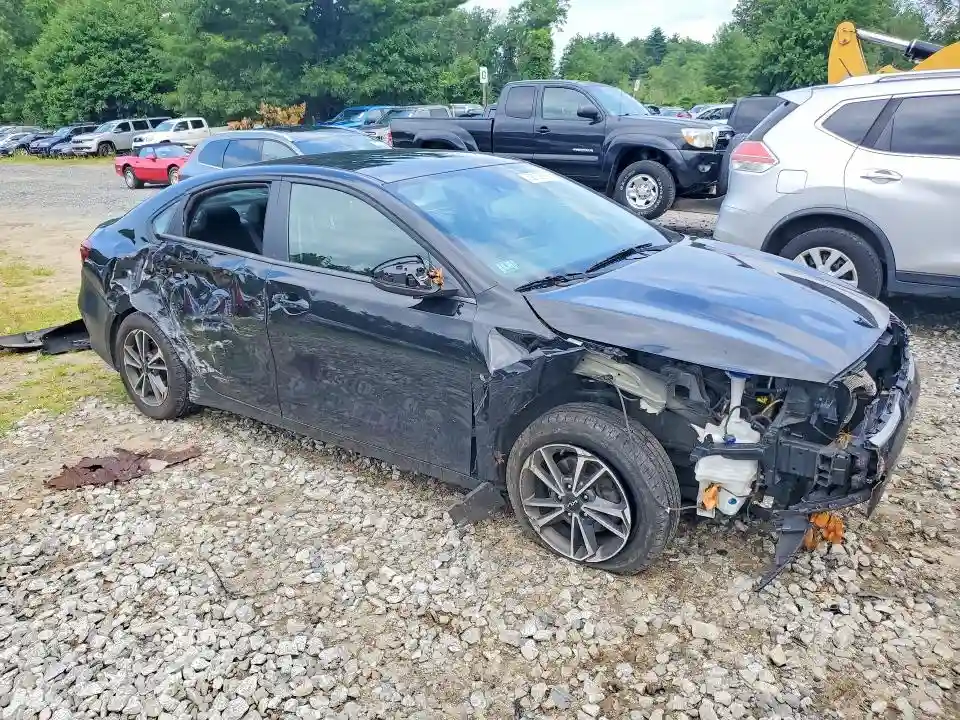3KPF24AD0NE467043 2022 KIA FORTE-3