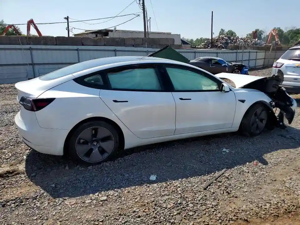 5YJ3E1EA8NF357084 2022 TESLA MODEL 3-2