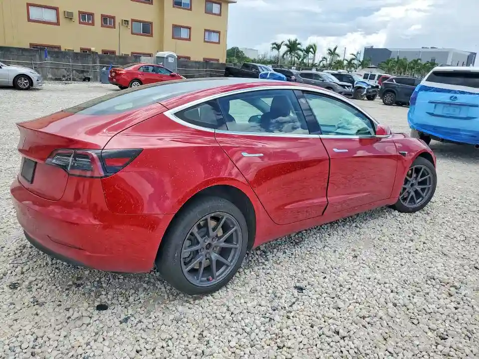 5YJ3E1EA1JF153852 2018 TESLA MODEL 3-2