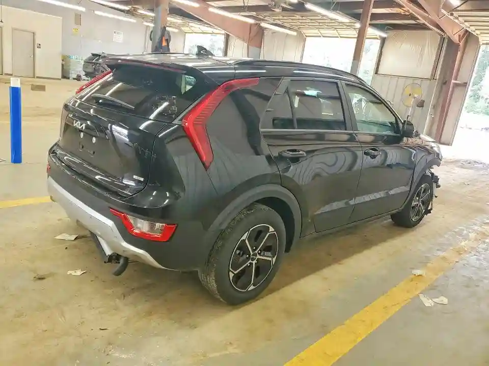 KNDCP3LE0S5306056 2025 KIA NIRO-2