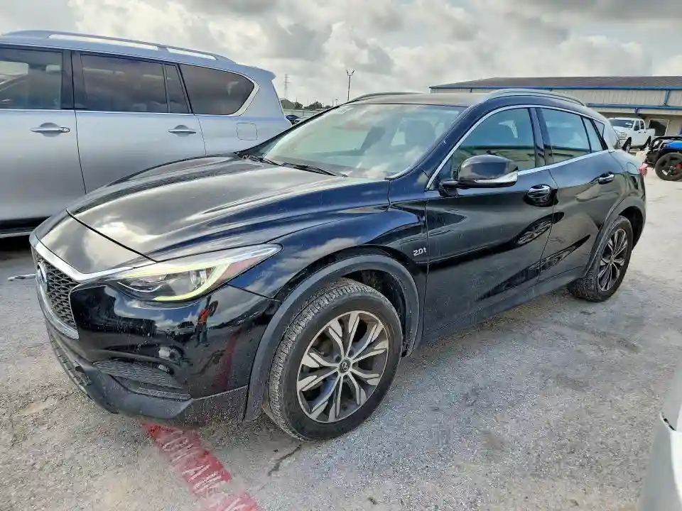 SJKCH5CR1JA057605 2018 INFINITI QX30-0