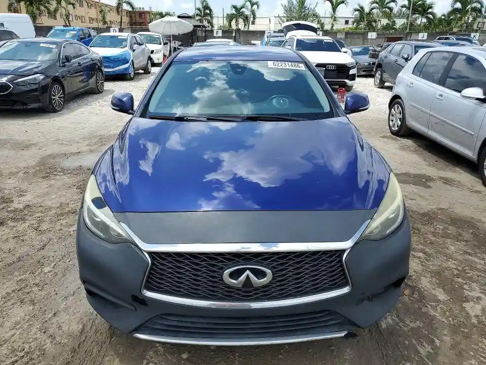 SJKCH5CP5HA038015 2017 INFINITI QX30-4