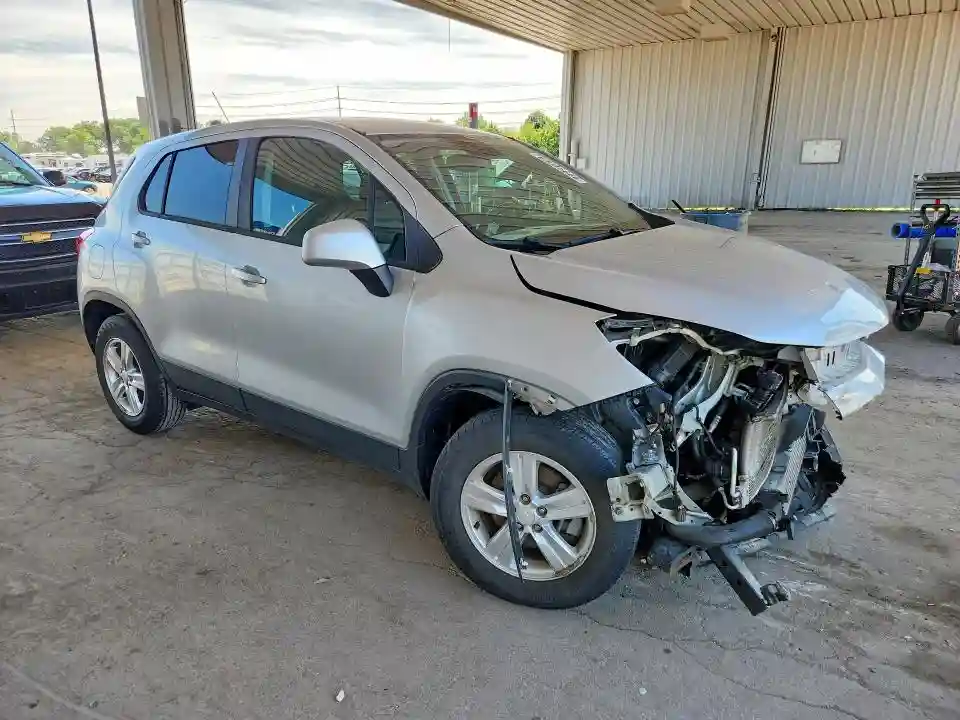 3GNCJKSB9KL261144 2019 CHEVROLET TRAX-3