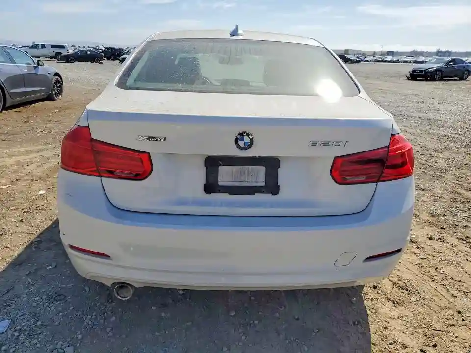 WBA8A3C5XJA487127 2018 BMW 3 SERIES-5