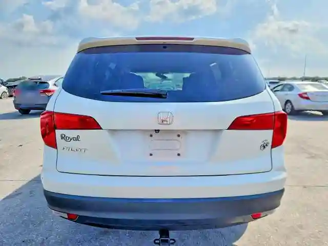 5FNYF5H33JB032781 2018 HONDA PILOT-5