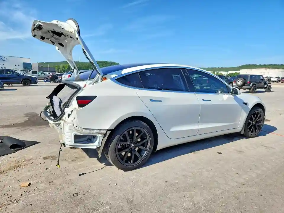 5YJ3E1EA0JF005689 2018 TESLA MODEL 3-2