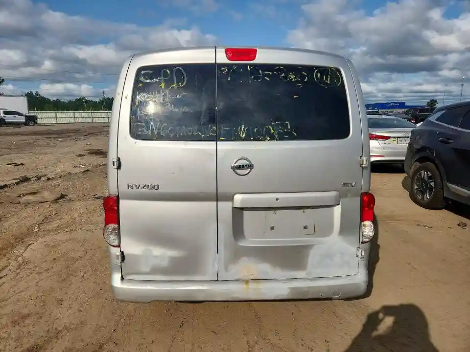 3N6CM0KN0FK690082 2015 NISSAN NV-5