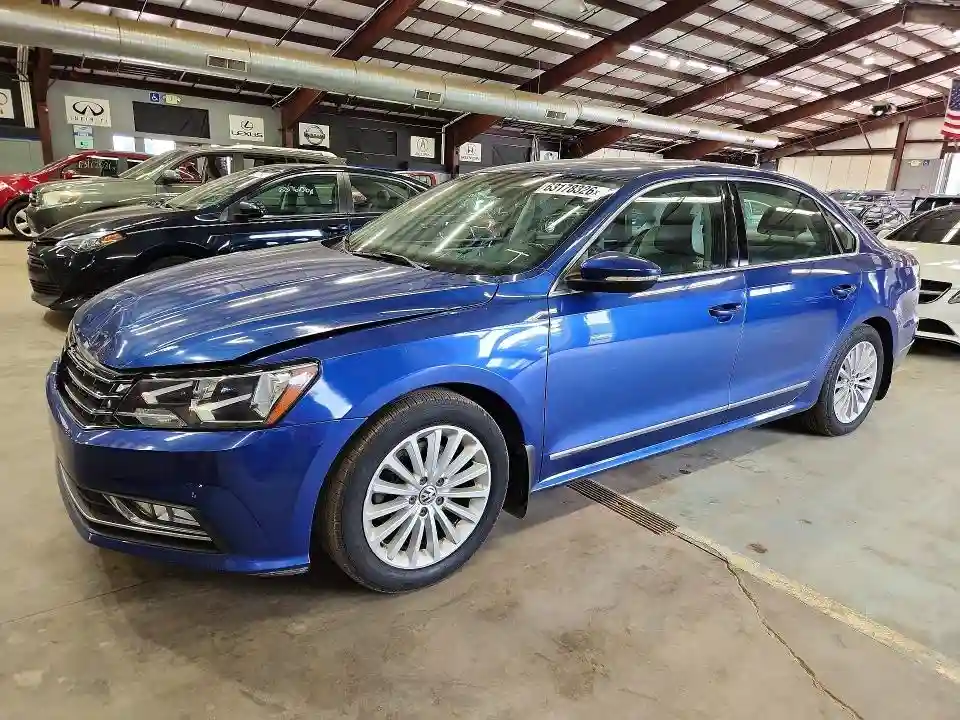 1VWBT7A38GC052743 2016 VOLKSWAGEN PASSAT-0