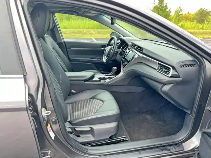 4T1B11HKXJU560650 2018 TOYOTA CAMRY-4