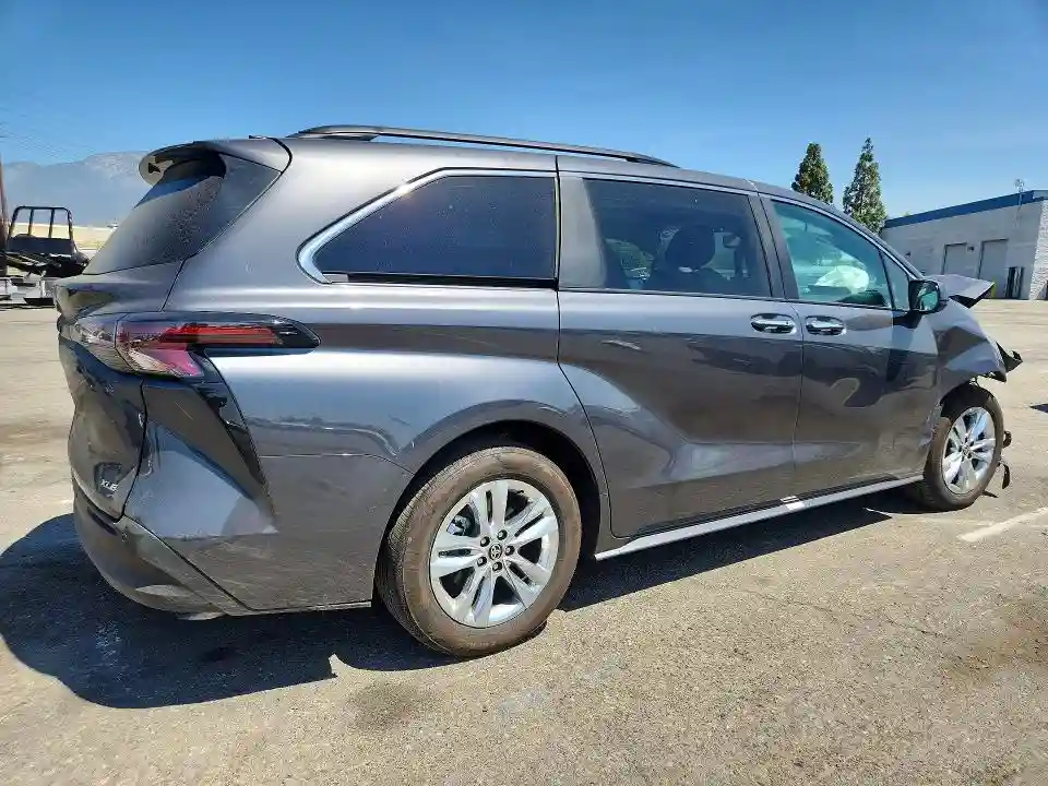 5TDJSKFC4SS201265 2025 TOYOTA SIENNA-2