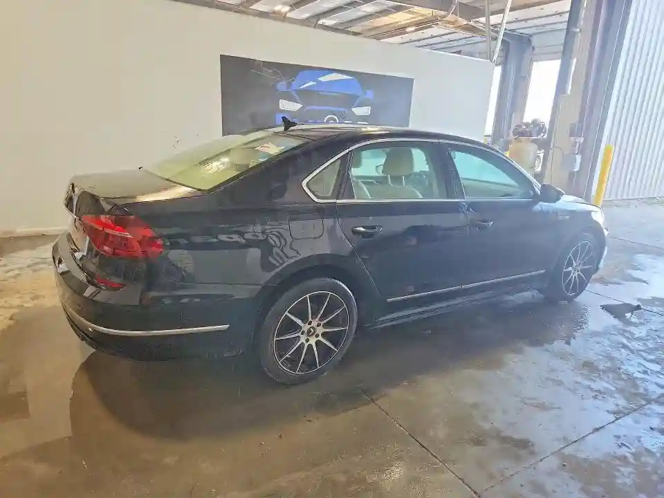 1VWDT7A30HC023876 2017 VOLKSWAGEN PASSAT-2