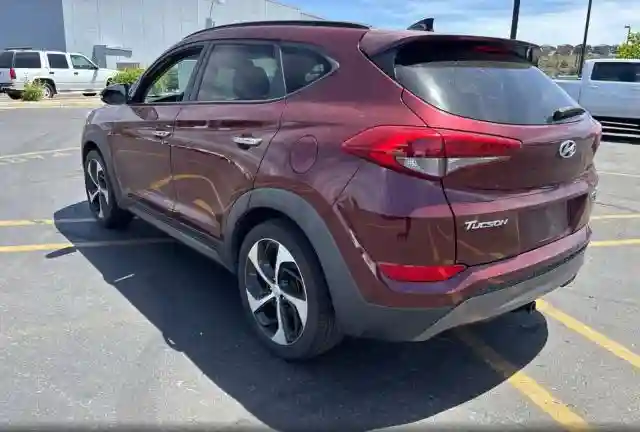 KM8J3CA22GU079540 2016 HYUNDAI TUCSON-2