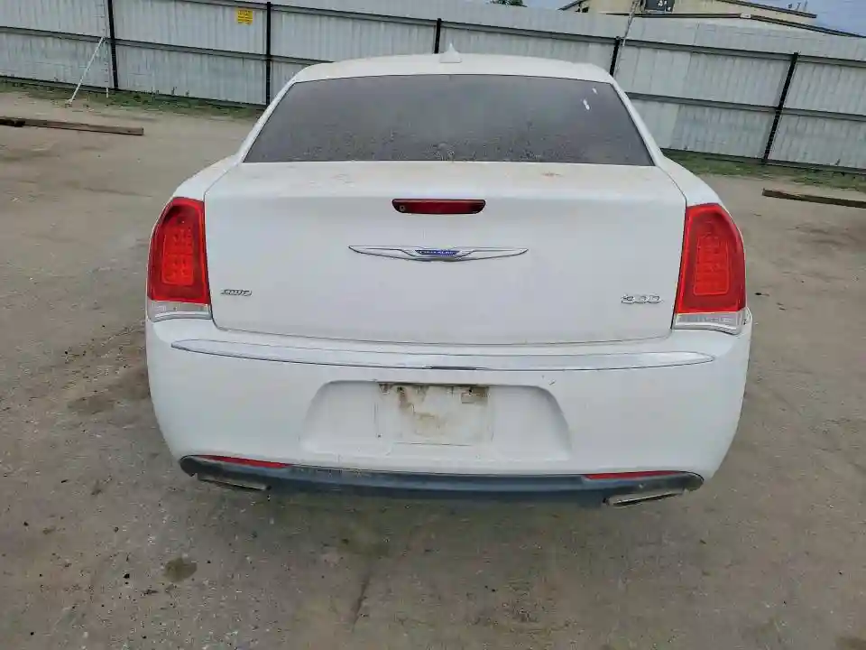 2C3CCAKG9JH250486 2018 CHRYSLER 300-5
