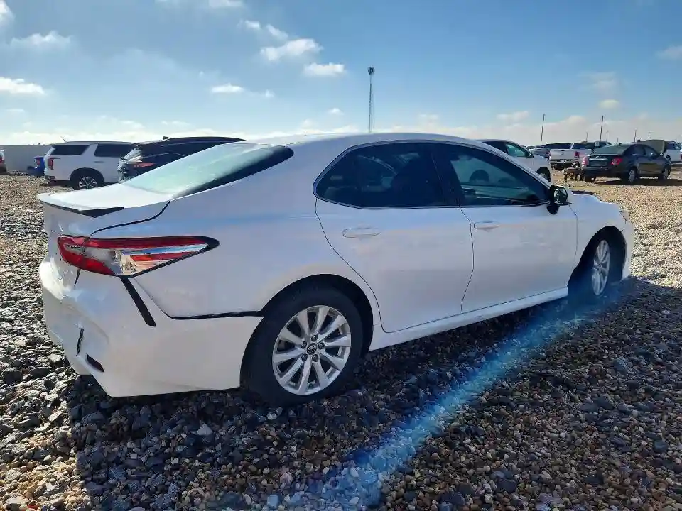 4T1B11HK0JU055653 2018 TOYOTA CAMRY-2