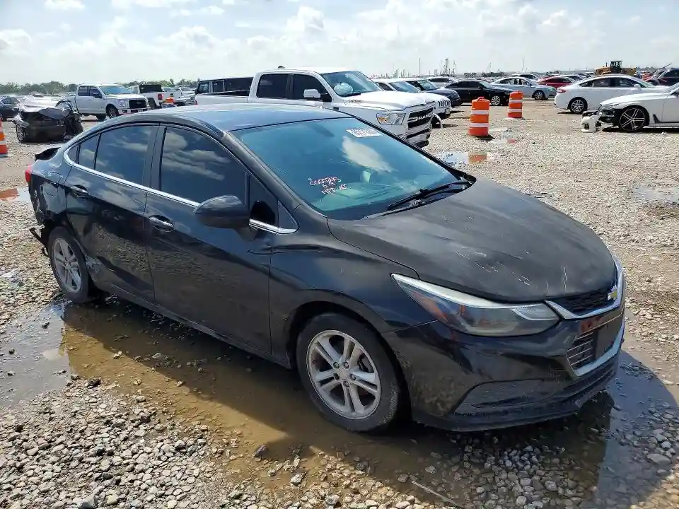 1G1BE5SM7J7120662 2018 CHEVROLET CRUZE-3