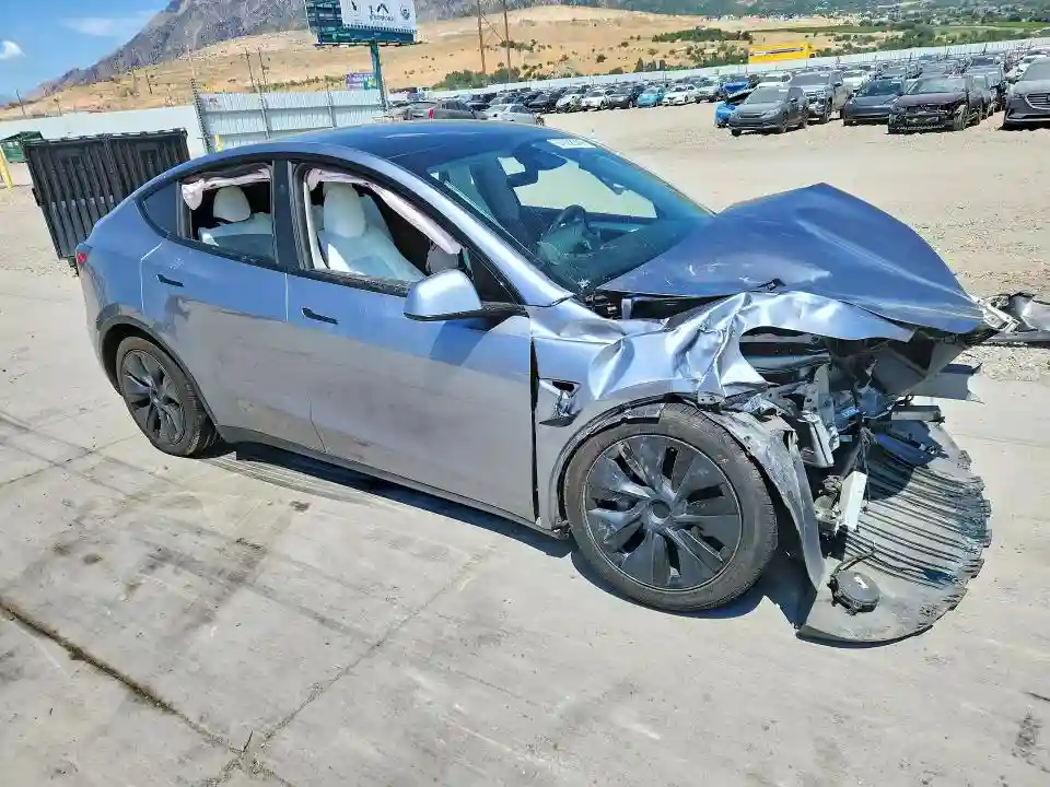 7SAYGDEE8RA301799 2024 TESLA MODEL Y-3