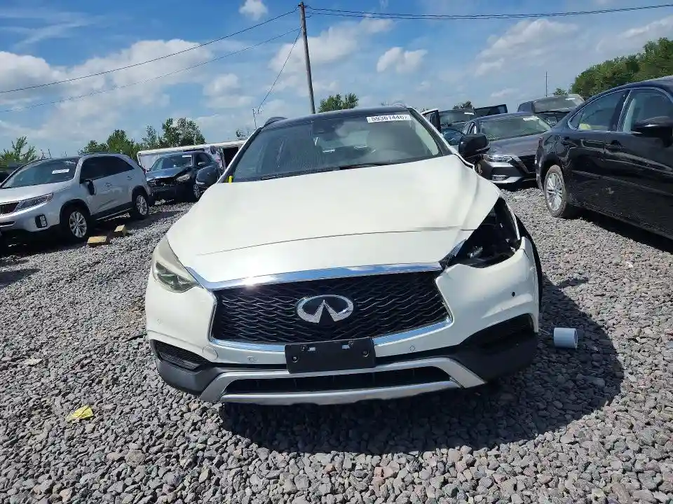 SJKCH5CR3JA052468 2018 INFINITI QX30-4