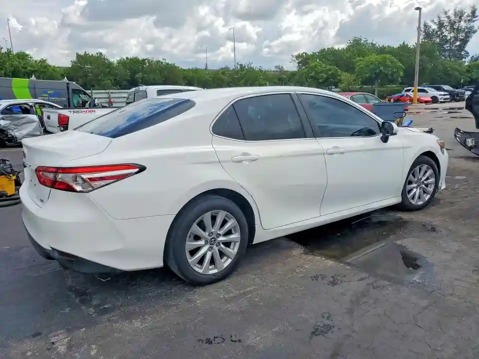4T1B11HK9JU036261 2018 TOYOTA CAMRY-2