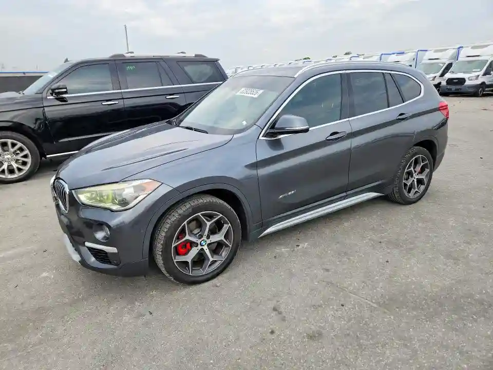 WBXHT3C38H5F81981 2017 BMW X1-0