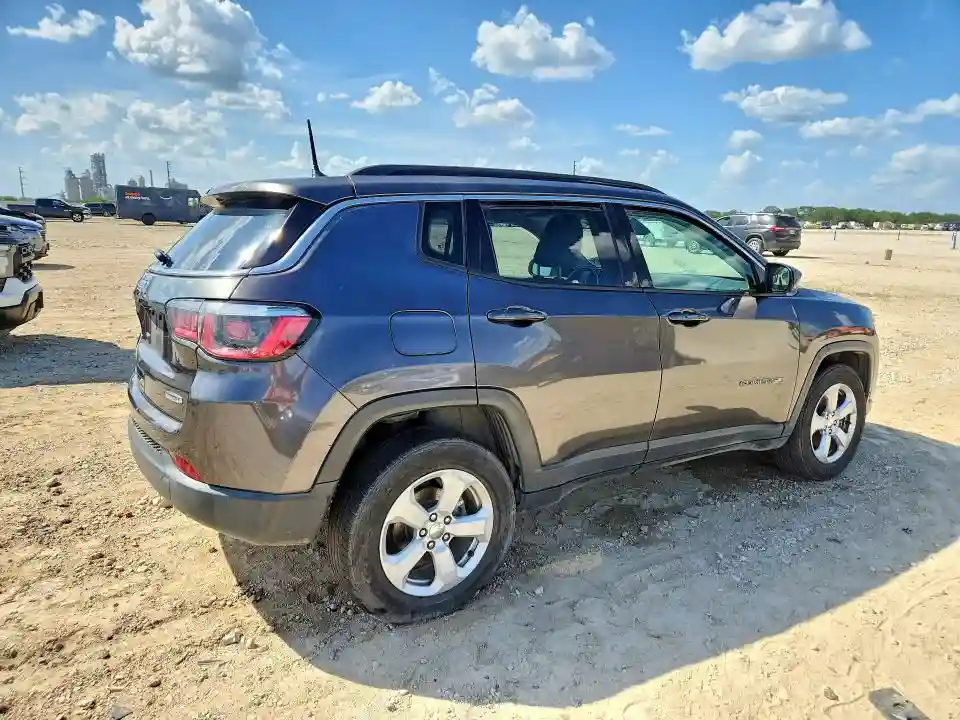 3C4NJDBBXJT315658 2018 JEEP COMPASS-2