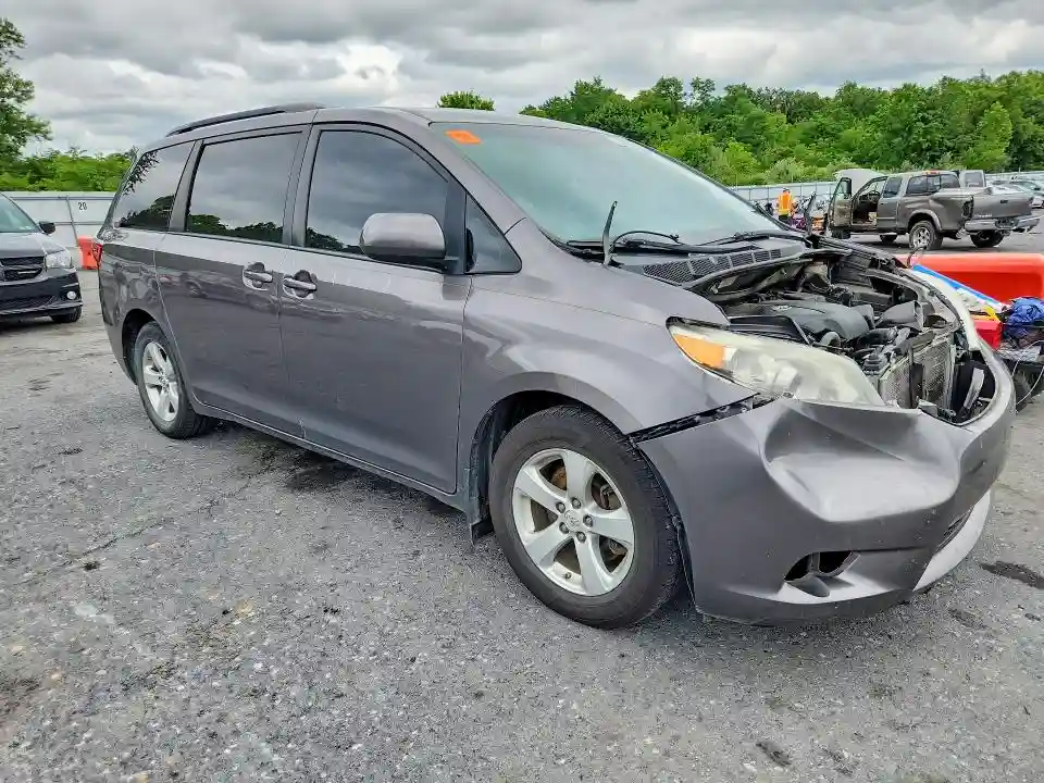 5TDKZ3DC0HS825405 2017 TOYOTA SIENNA-3