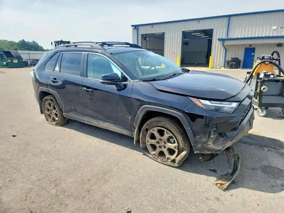 2T3UWRFV8RW219465 2024 TOYOTA RAV4 WOODL-3