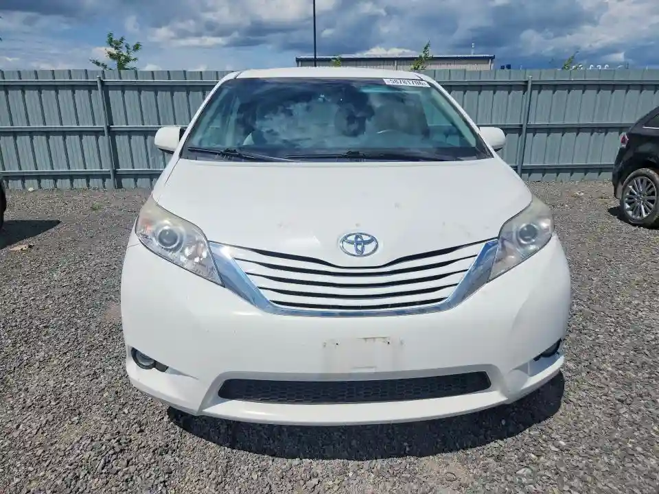 5TDKZ3DC6HS853256 2017 TOYOTA SIENNA-4
