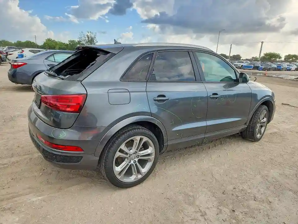 WA1BCCFS0JR030987 2018 AUDI Q3-2