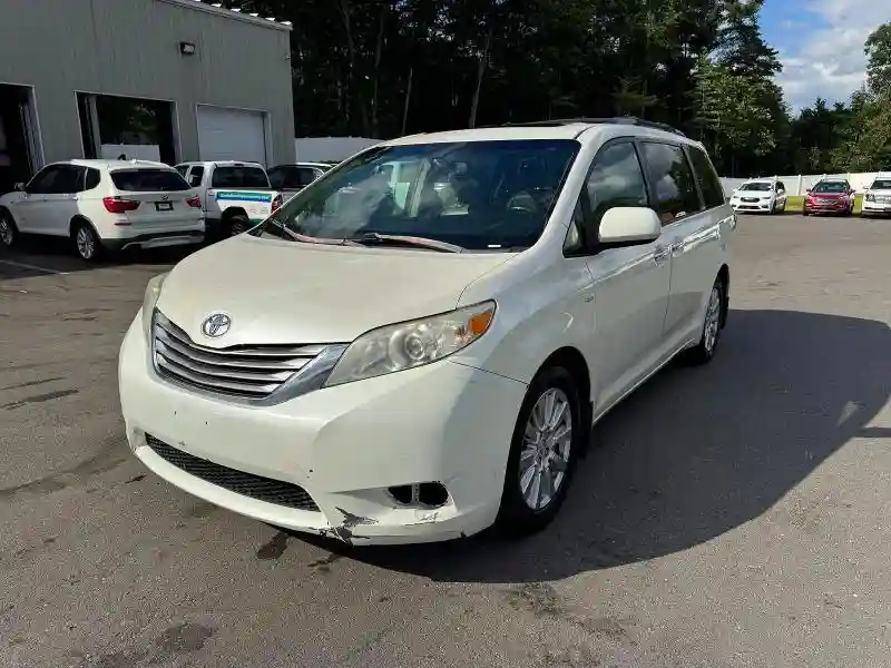 5TDDZ3DC4HS159092 2017 TOYOTA SIENNA-0