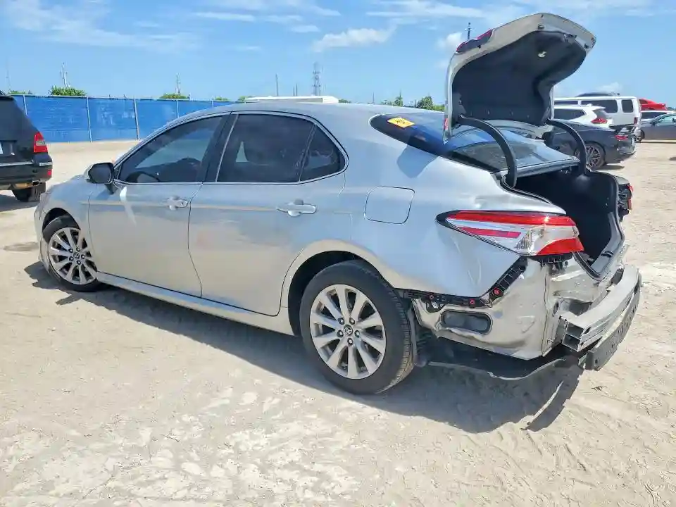 4T1B11HK7JU601803 2018 TOYOTA CAMRY-1