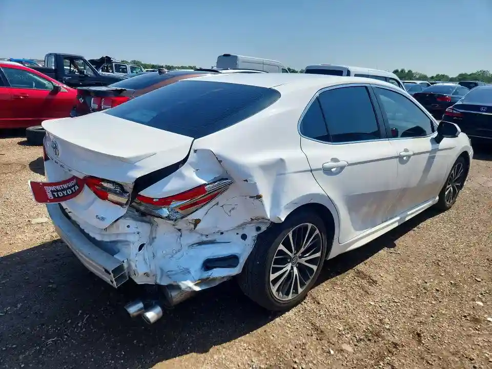 4T1B11HK0JU605062 2018 TOYOTA CAMRY-2