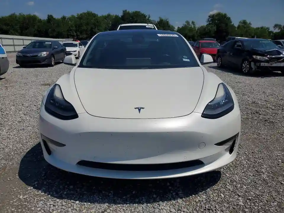 5YJ3E1EA2JF014748 2018 TESLA MODEL 3-4